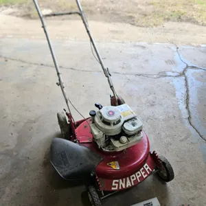 Push Lawn Mower : Snapper (Gas)