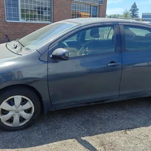 2007 TOYOTA YARIS, 4 DOOR SEDAN, GREY, VIN JTDBT923771044867,