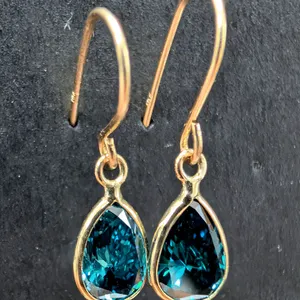 10K(0.47G), BLUE LAB DIAMOND (1.2CT) EARRINGS, SUGGESTED RETAIL VALUE $2000