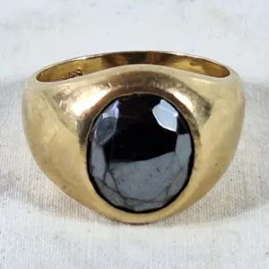 10K Ring. Size 9.5. Marked SUSS