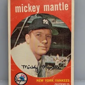 1959 Topps #10 Mickey Mantle HOF Yankees Creases