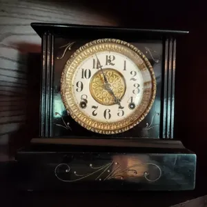 Shelf clock