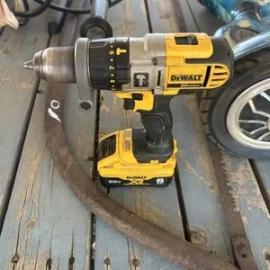 DEWALT 20V DRILL + BATTERY
