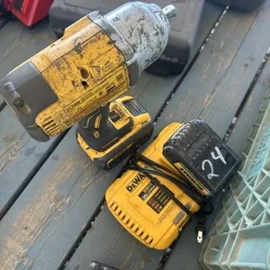 DEWALT 20V BRUSHLESS 1/2" IMPACT
