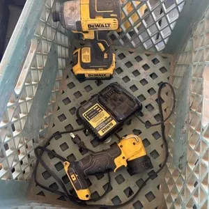 DEWALT 20V BRUSHLESS IMPACT DRIVE, FLASHLIGHT