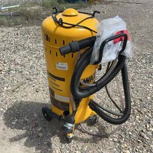 DeWalt 28 Gallon Abrasive Sandblaster & Vac