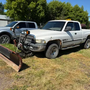 1999 Dodge Ram 1500 Laramie SLT Pickup, 4x4, Ext Cab 4 Door, 5.9L, Cloth, AM/FM/CD, PW/PL, 16” Tires