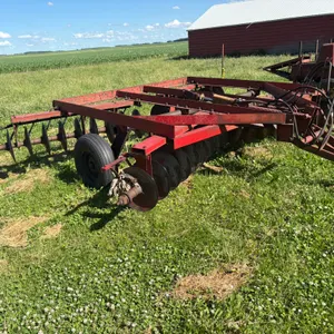 IH 470 Tandem Disk, 15’, with JD Hyd Cyl