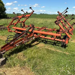 Allis Chalmers Field Cultivator, 18’, PT, with JD Green Hyd Cyl