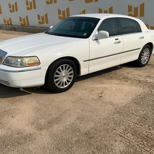 2004 LINCOLN TOWN CAR SIGNATURE VIN: 1LNHM81W04Y607186 RWD