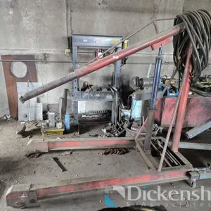 ENGINE HOIST