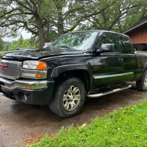 2005 GMC Sierra 1500 SLT Truck