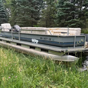 1991 Sun Tracker 24 DL Pontoon Only