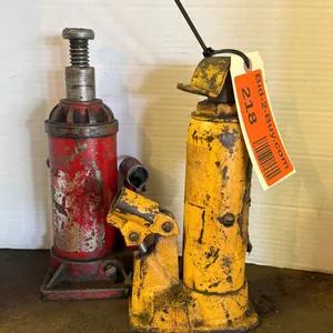 (2) Bottle Jacks