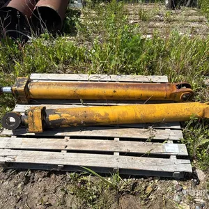 Quantity of (2) Cat Hydraulic Dozer Cylinders