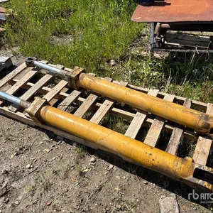 Quantity of (2) Cat Hydraulic Dozer Lift Cylinders