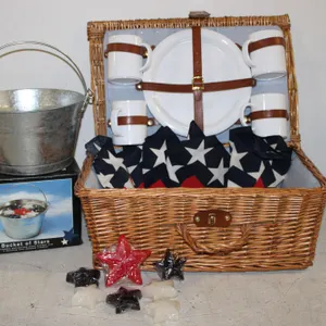 Picnic Basket Set & Décor