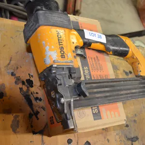 Bostitch 16 Gauge Air Stapler with one box of 1 1/2" Staples