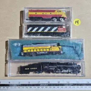 Lot of 4 Vintage N Scale Model Train Engines w/ Union Pacific, New Haven, DL, etc.