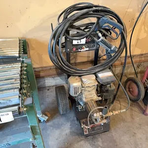Aaladin 2400 psi portable pressure washer w/ Honda GC160 engine & hand wands