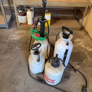 4) Assorted hands sprayers