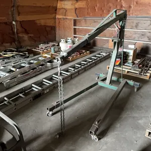 Portable engine hoist