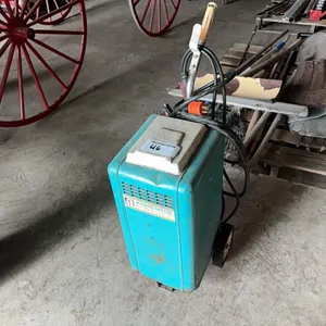 Associated Record-A-Charger R100 battery charger