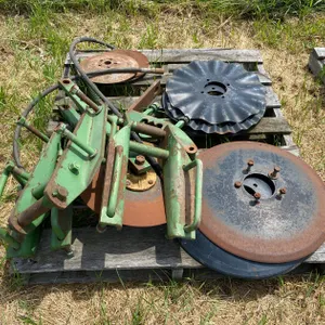 ASSORTMENT OF DISCS