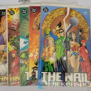 (5) DC COMICS