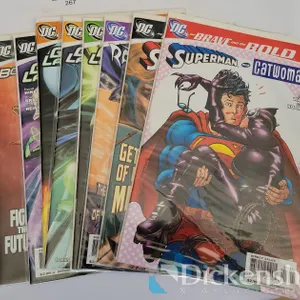 LOT OF (8) DC COMIICS