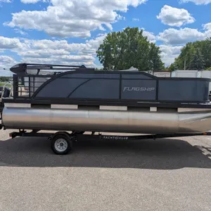 2024 Flagship E18FC 18' Pontoon with Yacht Club Trailer