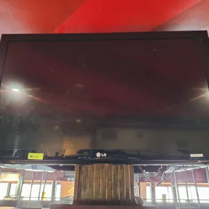 LG 46" LED Flat Screen TV with Wall Mount