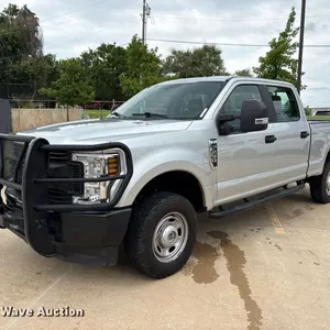 2019 Ford F250 Super Duty Crew Cab pickup truck