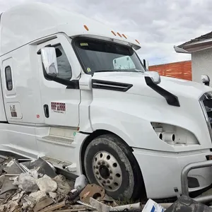 SALVAGE UNIT: Freightliner Cascadia Sleeper T/A Truck Tractor
 UNRESERVED