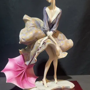 Florence Giuseppe Armani 1988 Figurine Woman With Umbrella