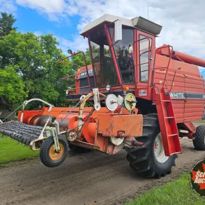 COMBINE : 1979 WHITE 8900 Harvest Boss : Turbo Diesel : White 600 Pickup