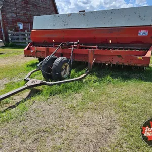 PRESS DRILL : International 620 : 14ft (Note: Fertilizer Tank Drive seized)