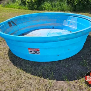 BEHLEN COUNTRY Poly Stock Tank : 94" Dia x 2ftH