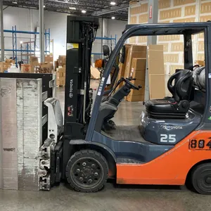 2013 TOYOTA 8FGCU25 SIT DOWN COUNTERBALANCE, PROPANE, 10 CLAMP FORKLIFT, SERIAL #39755,