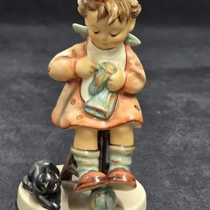 M.I. Hummel "Mother's Helper" Figurine (Hum 133)