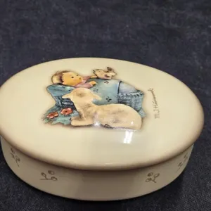 Goebel Hummel "The Guardian" Oval Box