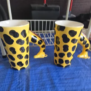 2 giraffe coffee mugs