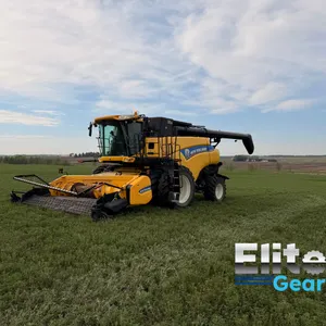 2014 New Holland CR8090 Combine.