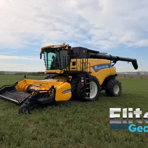 2014 New Holland CR8090 Combine