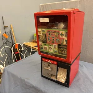 Toy ‘n Joy gumball machine