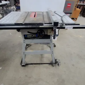 Delta 36-725 Contractor Table Saw With Biesemeyer-Style Fence and Mobile Base
