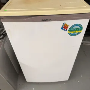 GoldStar Mini Fridge Model GR-1510P
