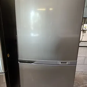 SAMSUNG 32" WIDE STAINLESS STEEL SWING DOOR FRIDGE WITH BOTTOM FREEZER