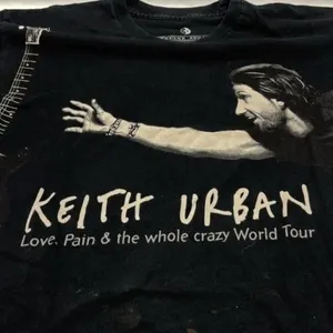 Keith Urban love, pain, world tour shirt