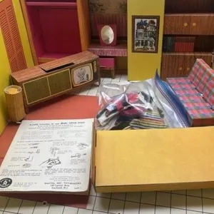 Vintage 1962 Barbie Dream House with box